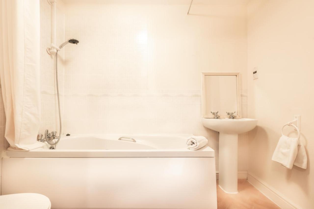 Best Price! 2 Bed City Centre - 4 Single Beds Or 2 Super King, Smart Tvs, Sofa Bed & Free Secure Parking Southampton Buitenkant foto