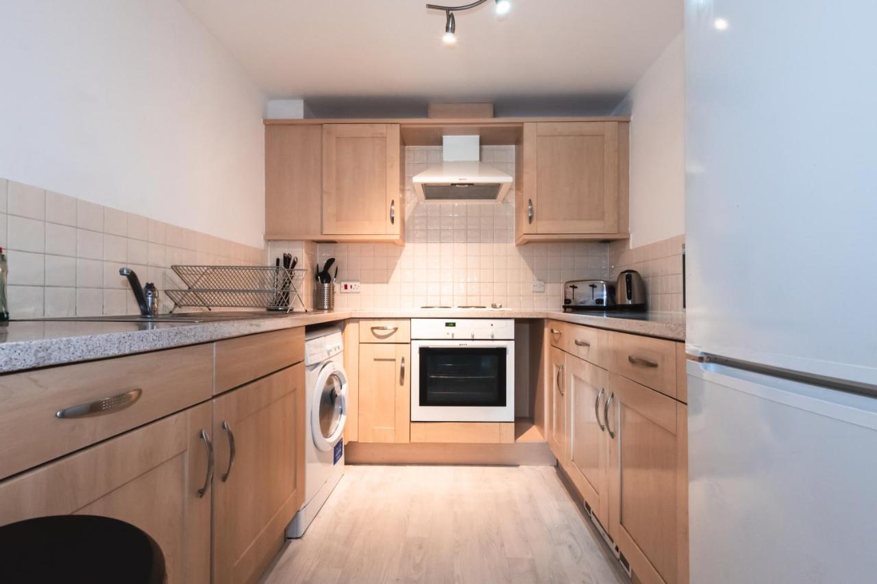 Best Price! 2 Bed City Centre - 4 Single Beds Or 2 Super King, Smart Tvs, Sofa Bed & Free Secure Parking Southampton Buitenkant foto